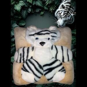 TWIE White Tiger Plush Sculpted Pillow.  11 x 11".  Adorable. Excellent Cond